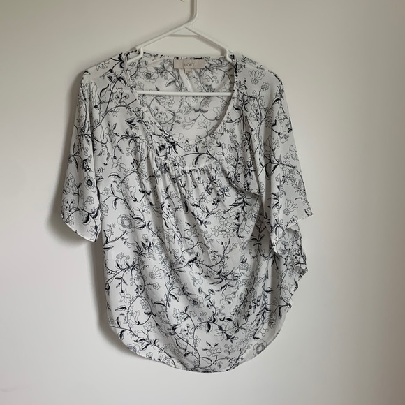 White with black floral print blouse - Picture 1 of 2